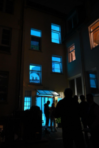 Das Bild zeigt das Beleuchtete Treppenhaus im Chaospott.